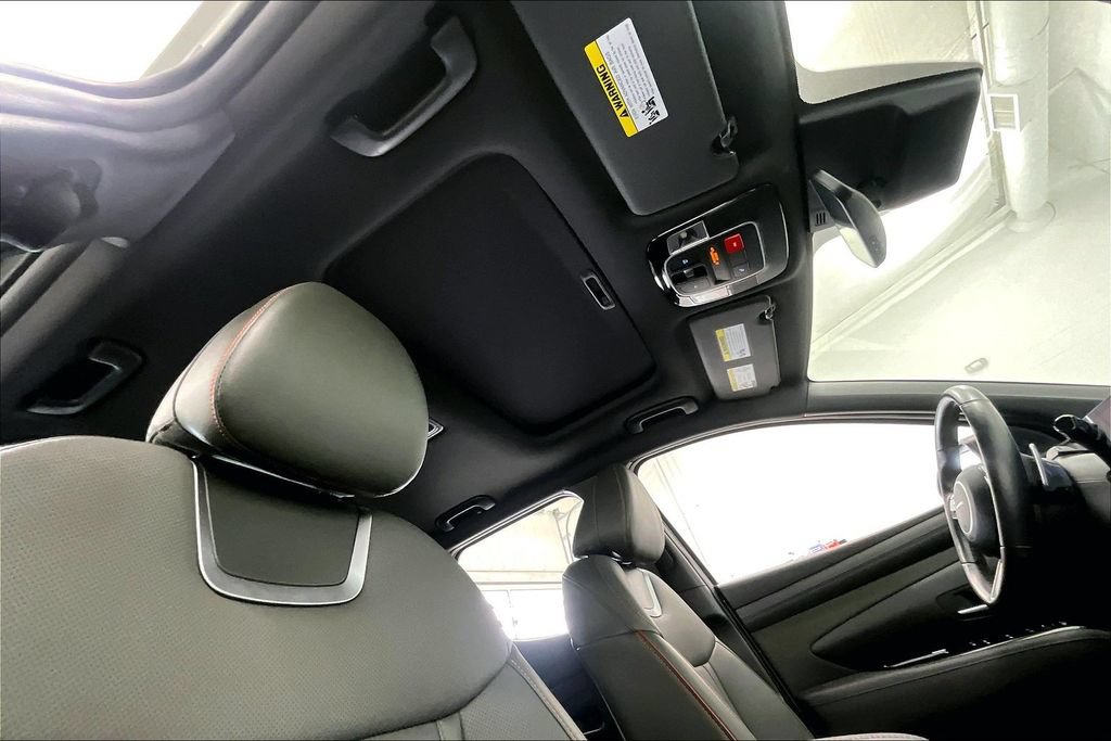 Certified 2025 Hyundai Santa Cruz Limited AWD/4WD image 17
