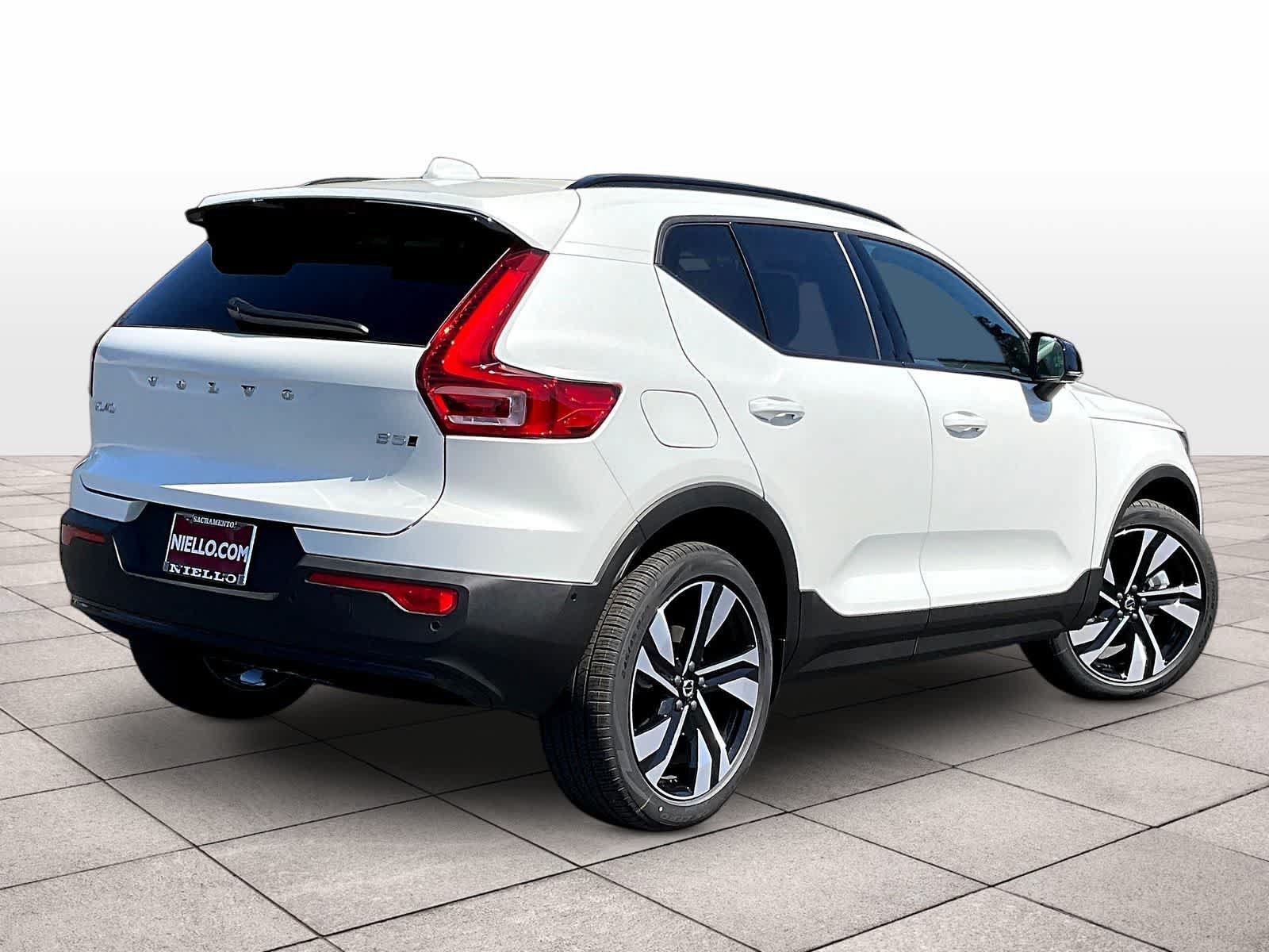 New 2026 Volvo XC40 B5 Ultra w/ Climate Package AWD/4WD image 4