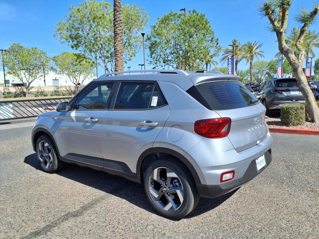 Certified 2025 Hyundai Venue SEL image 4