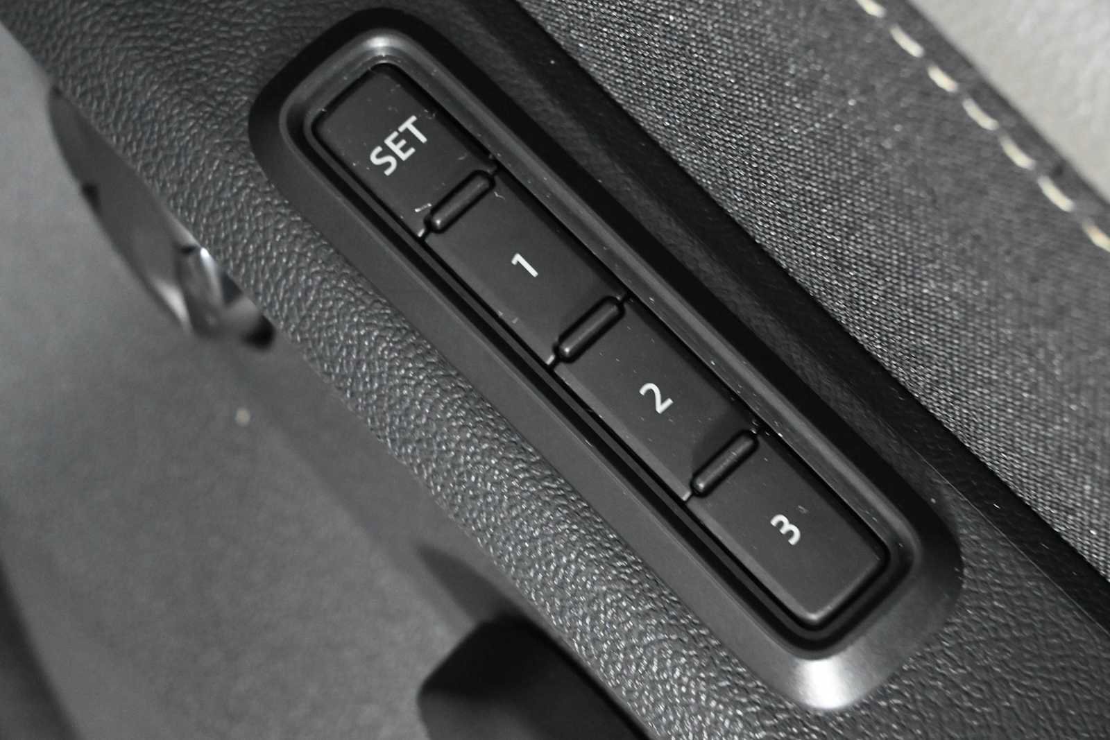 Used 2021 Volkswagen Atlas Cross Sport SEL Premium AWD/4WD image 22