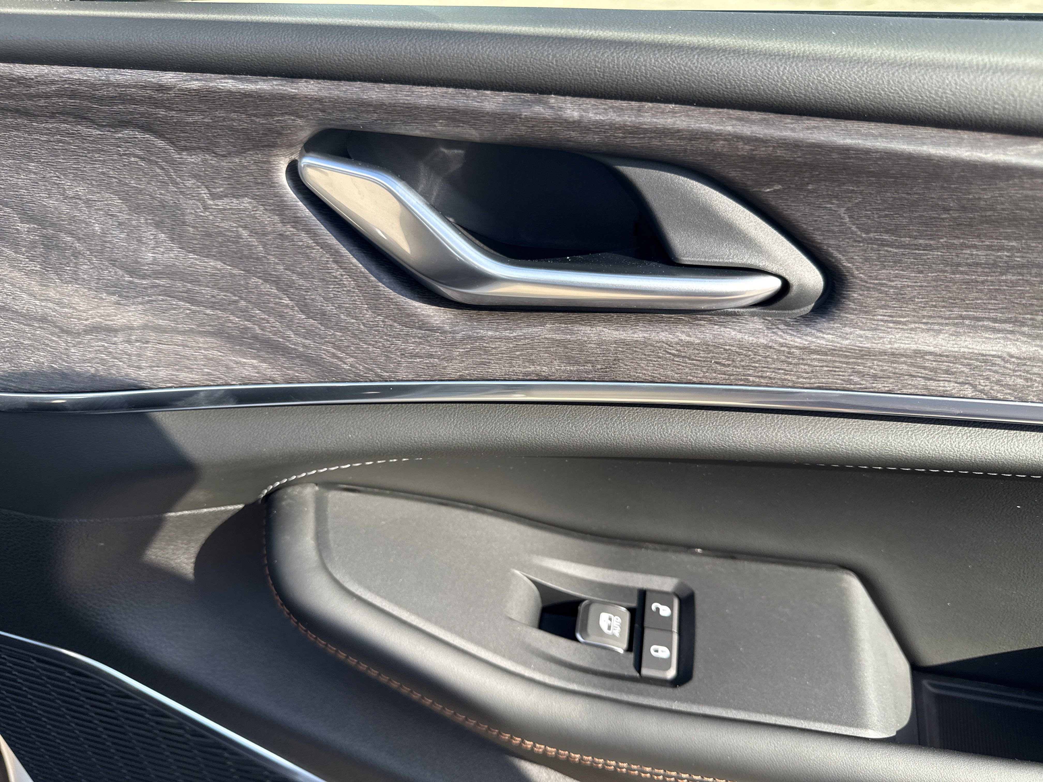 New 2025 Jeep Grand Cherokee L Overland w/ Trailer Tow Package image 22