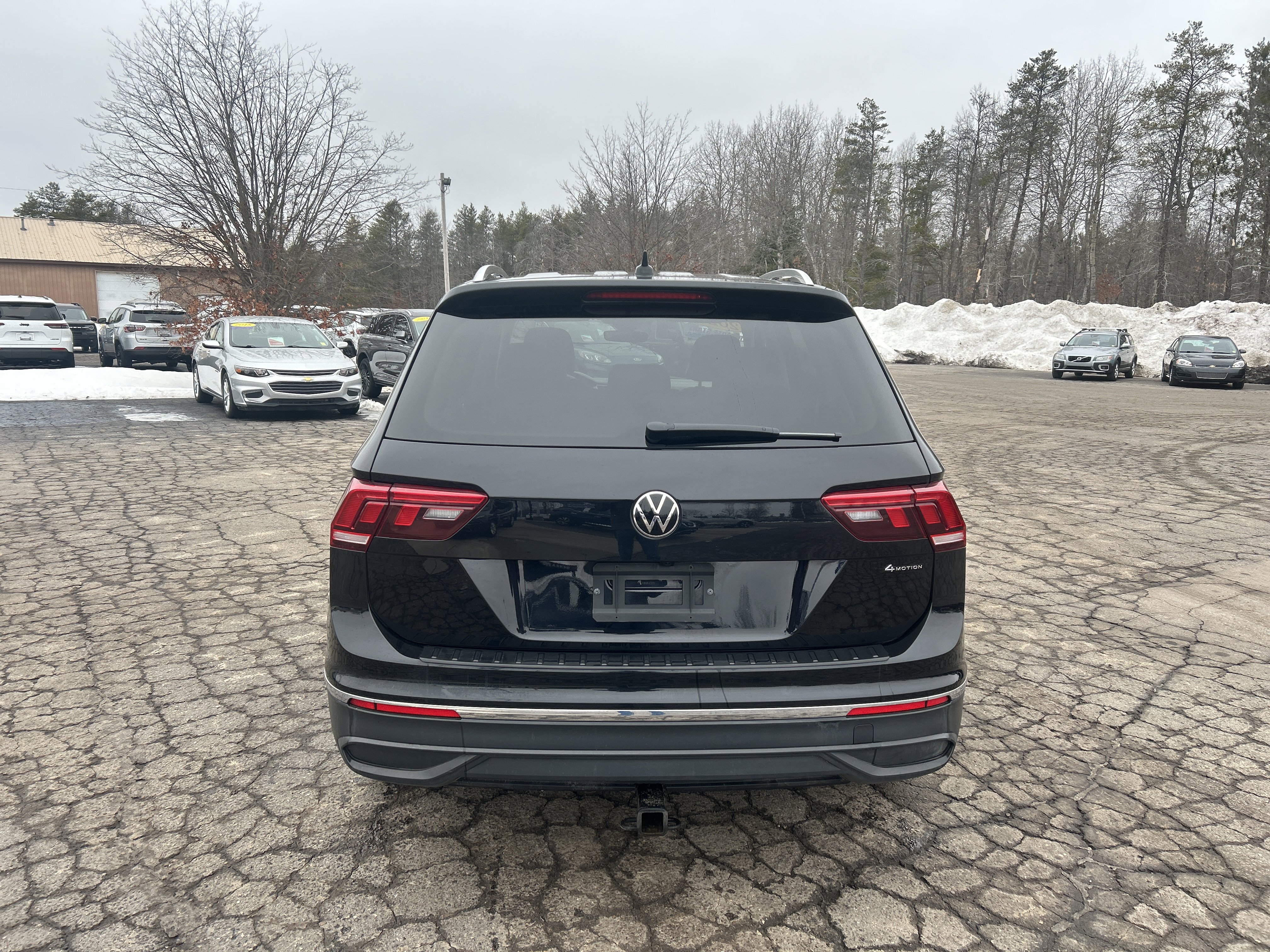 Used 2024 Volkswagen Tiguan SE image 4