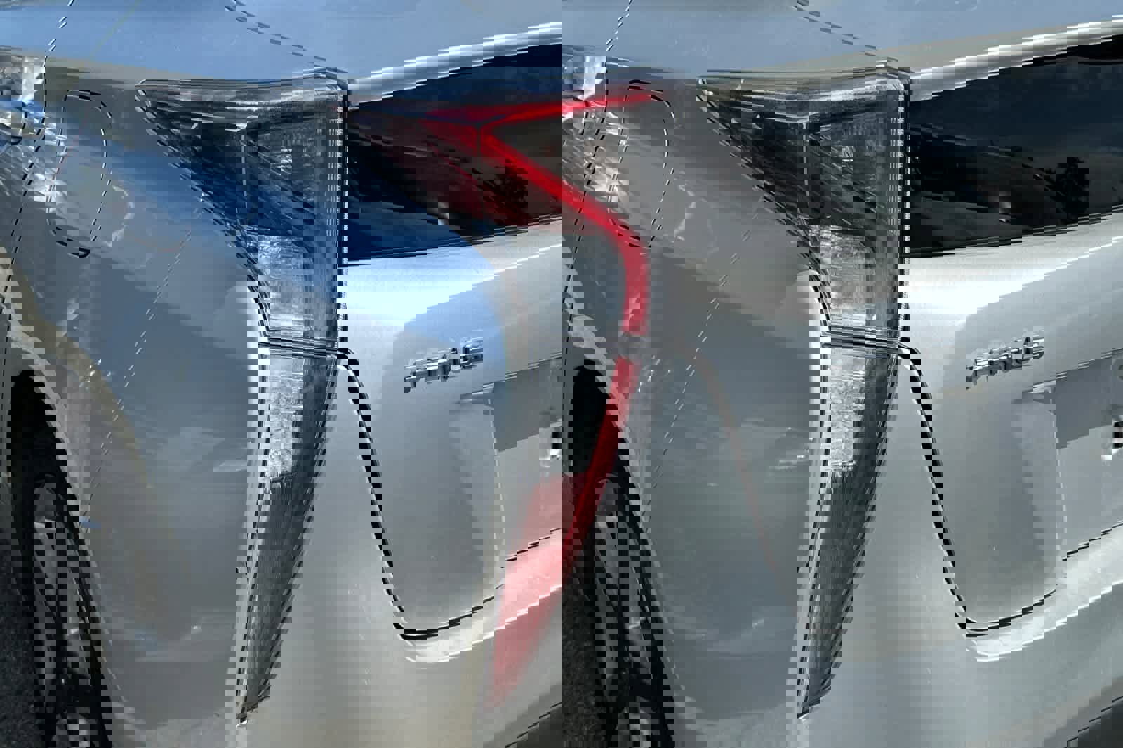 Used 2016 Toyota Prius Three Touring FWD image 20