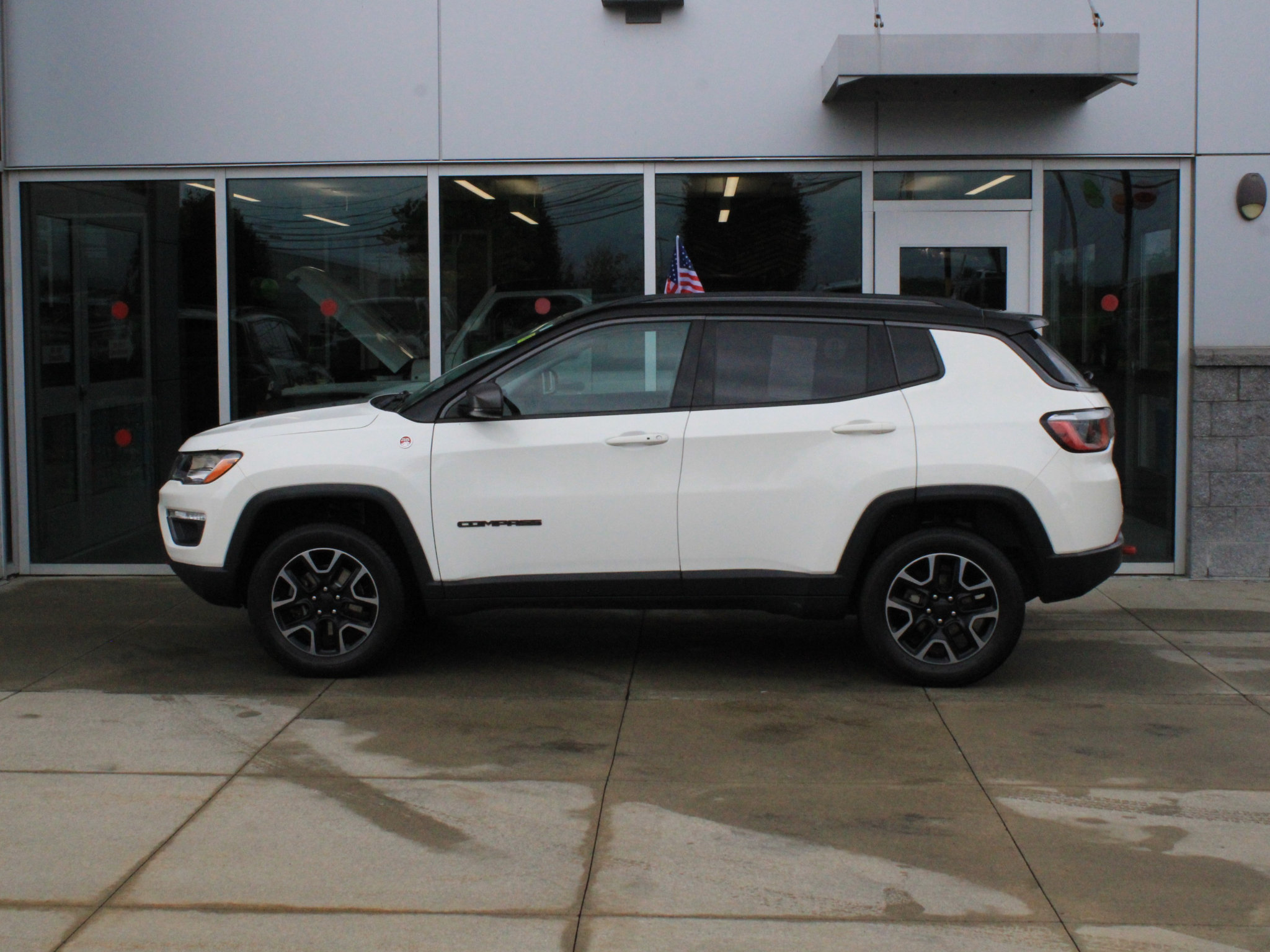 Used 2018 Jeep Compass Trailhawk w/ Cold Weather Group AWD/4WD image 5