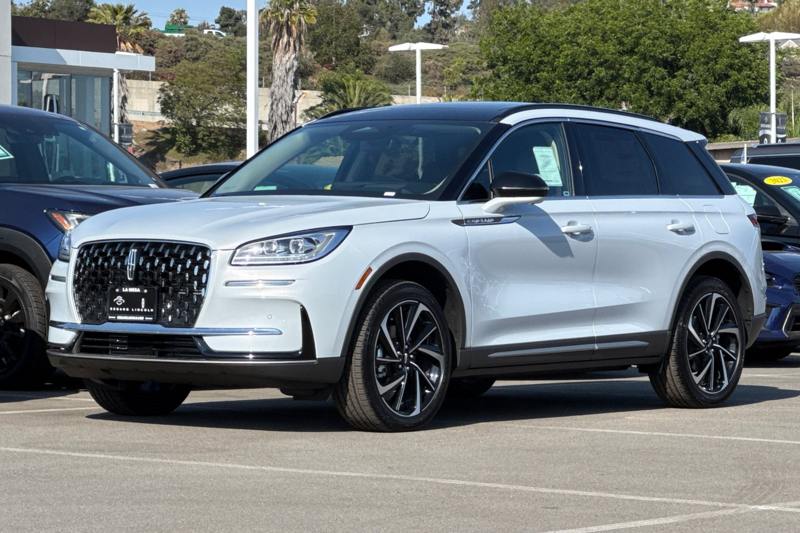 New 2025 Lincoln Corsair Reserve w/ Equipment Group 202A image 7