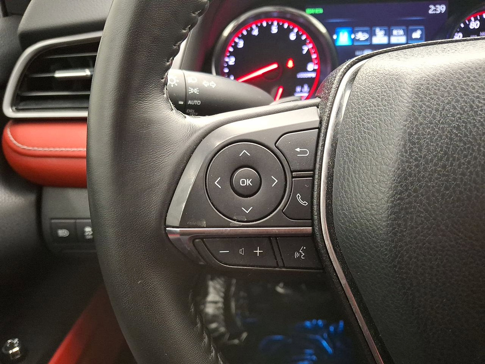 Used 2019 Toyota Camry XSE FWD image 17