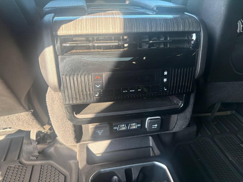 Used 2022 Jeep Wagoneer Series III w/ Premium Group I AWD/4WD image 27