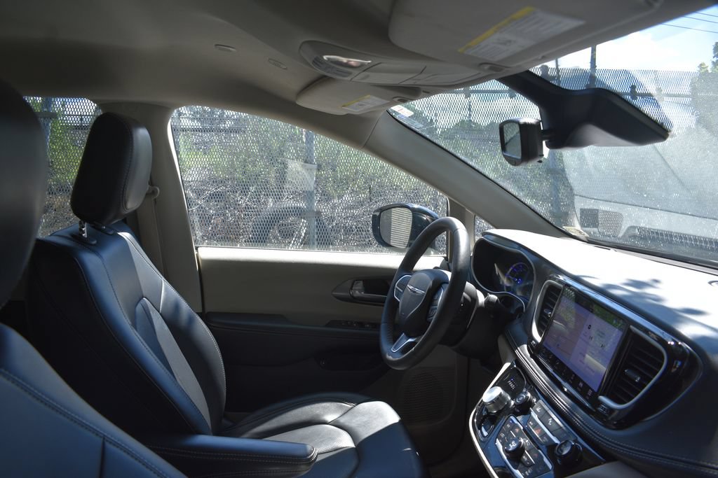 Used 2024 Chrysler Pacifica Limited FWD image 17