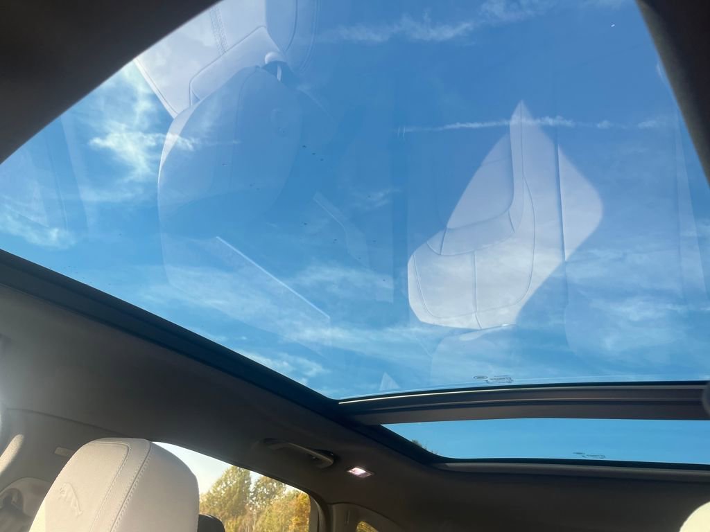 New 2025 Jaguar F-PACE R-Dynamic S image 21