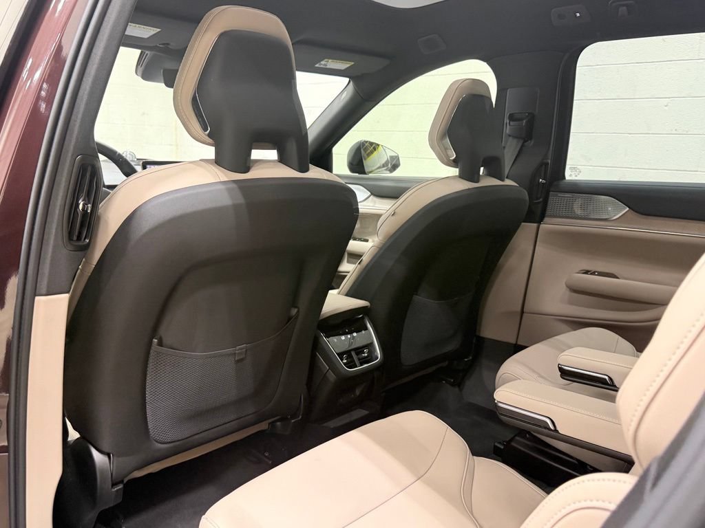 Used 2025 Volvo EX90 Ultra AWD/4WD image 32