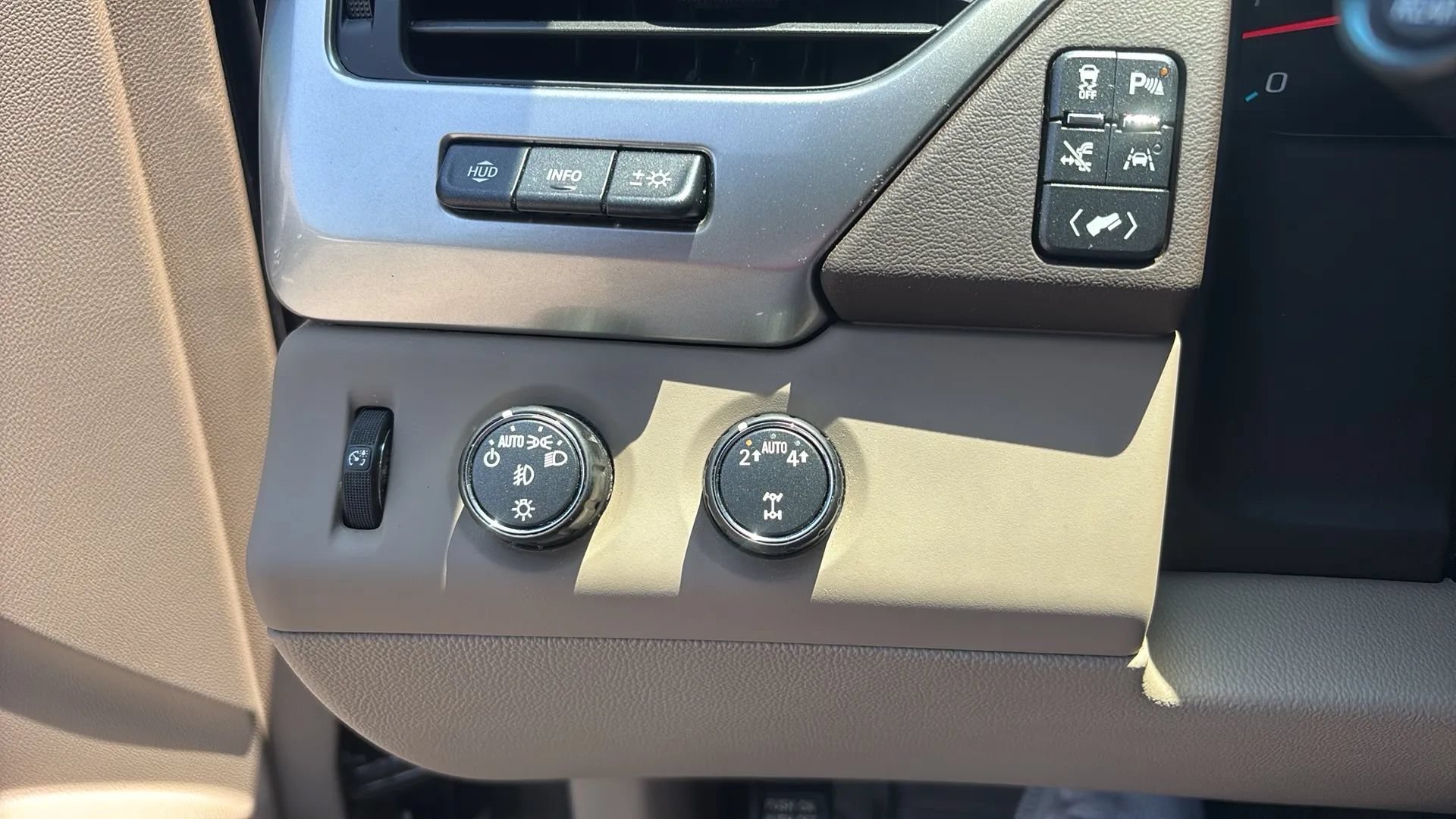 Used 2019 Chevrolet Tahoe Premier AWD/4WD image 15