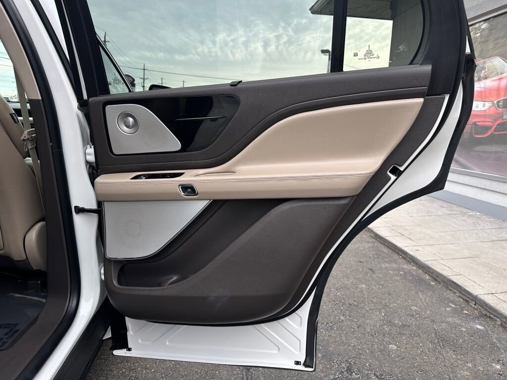 Used 2020 Lincoln Aviator Reserve w/ Equipment Group 202A image 27