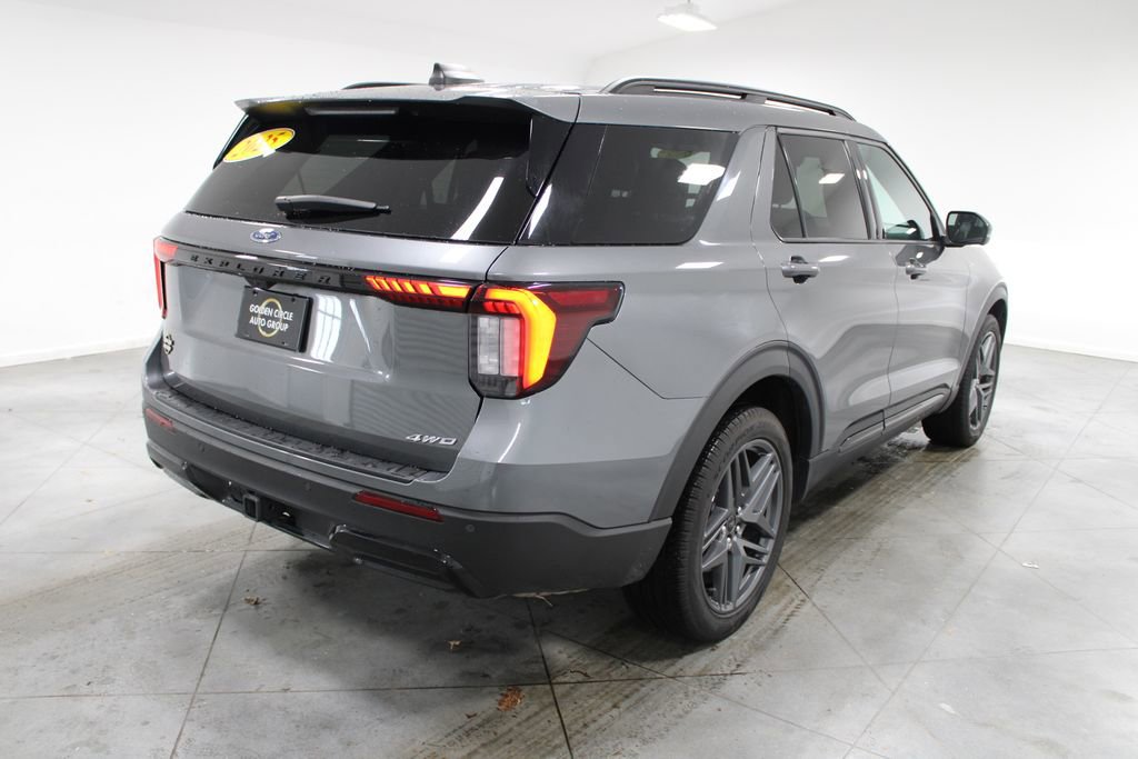 Used 2025 Ford Explorer ST-Line w/ ST-Line Street Pack image 9