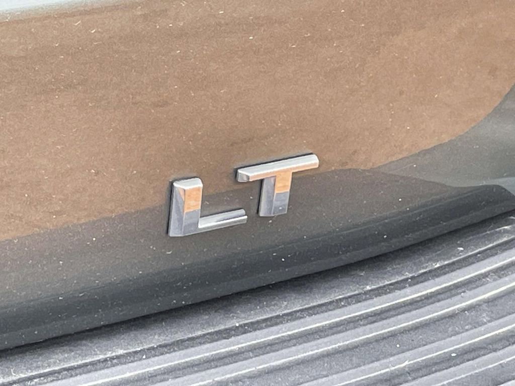 Used 2023 Chevrolet Suburban LT image 5