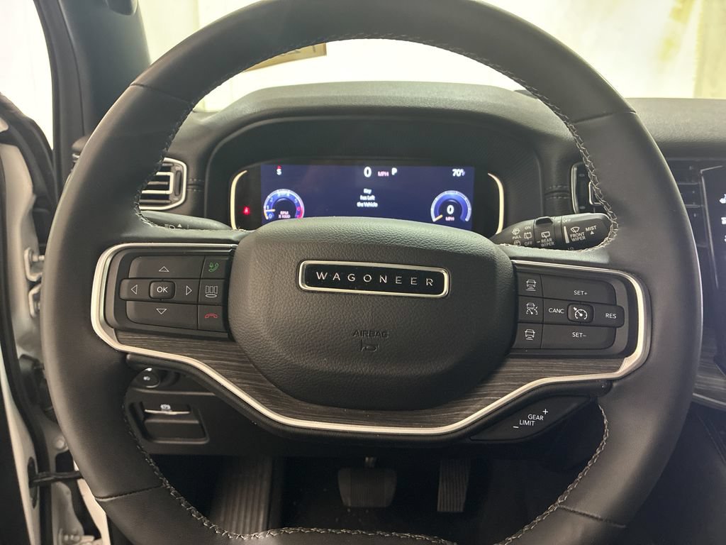 Used 2024 Jeep Wagoneer Series III AWD/4WD image 15
