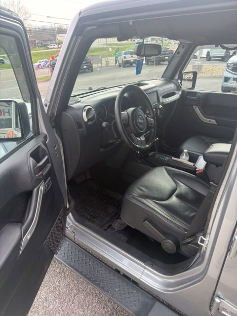 Used 2016 Jeep Wrangler Unlimited Sahara image 3