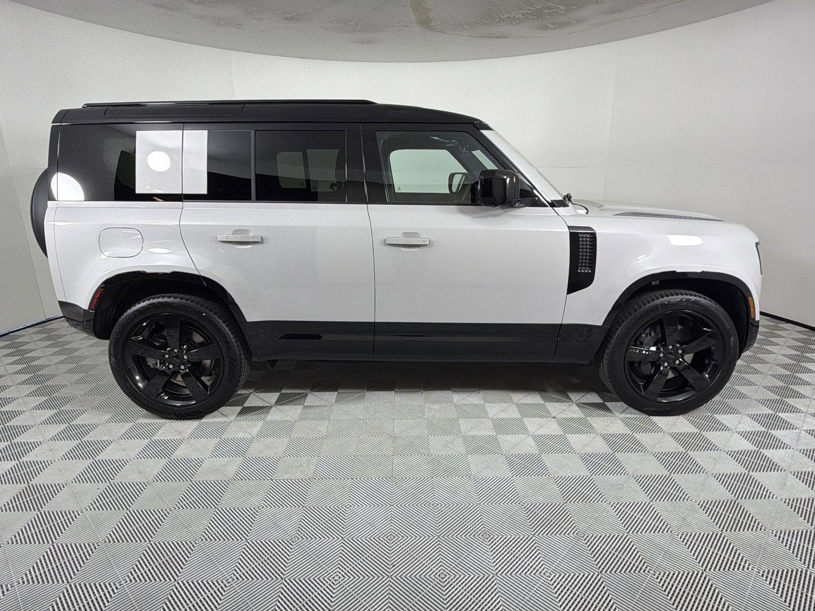 New 2026 Land Rover Defender 110 X-Dynamic SE image 6