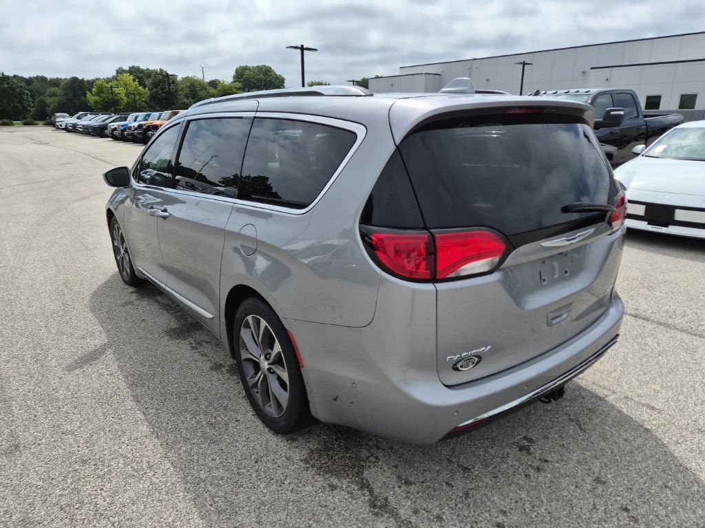 Used 2017 Chrysler Pacifica Limited FWD image 7
