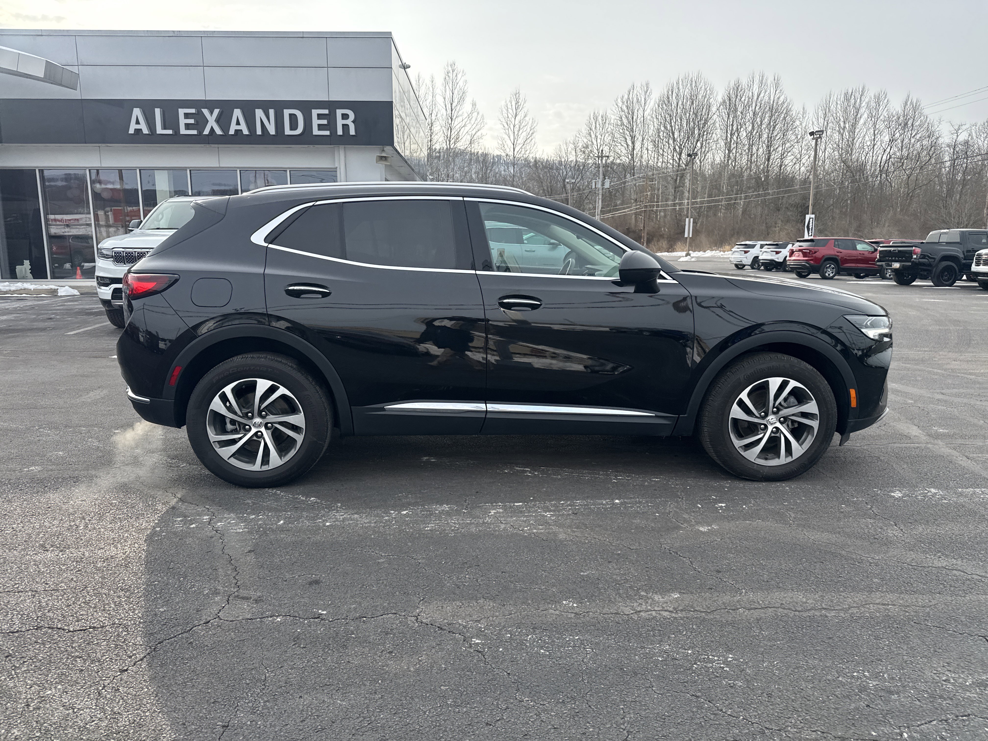 Used 2023 Buick Envision Essence image 2