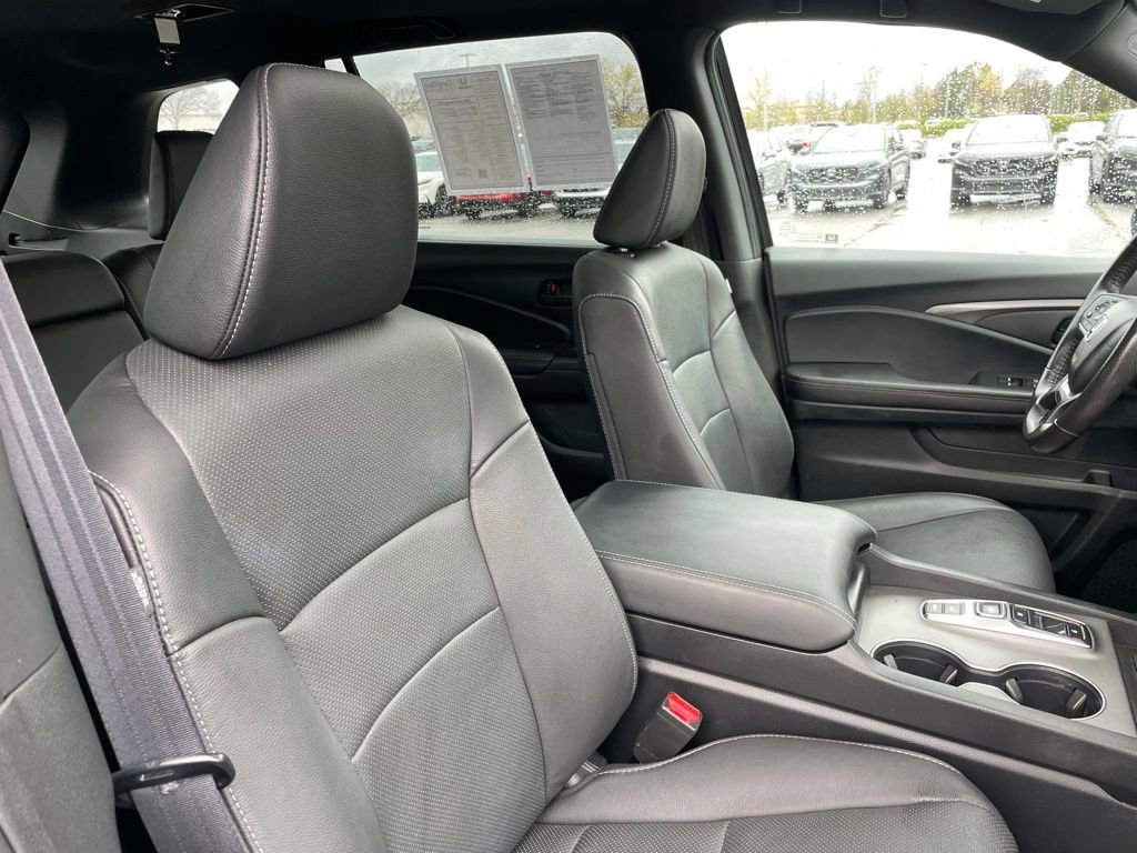 Certified 2025 Honda Passport EX-L image 32