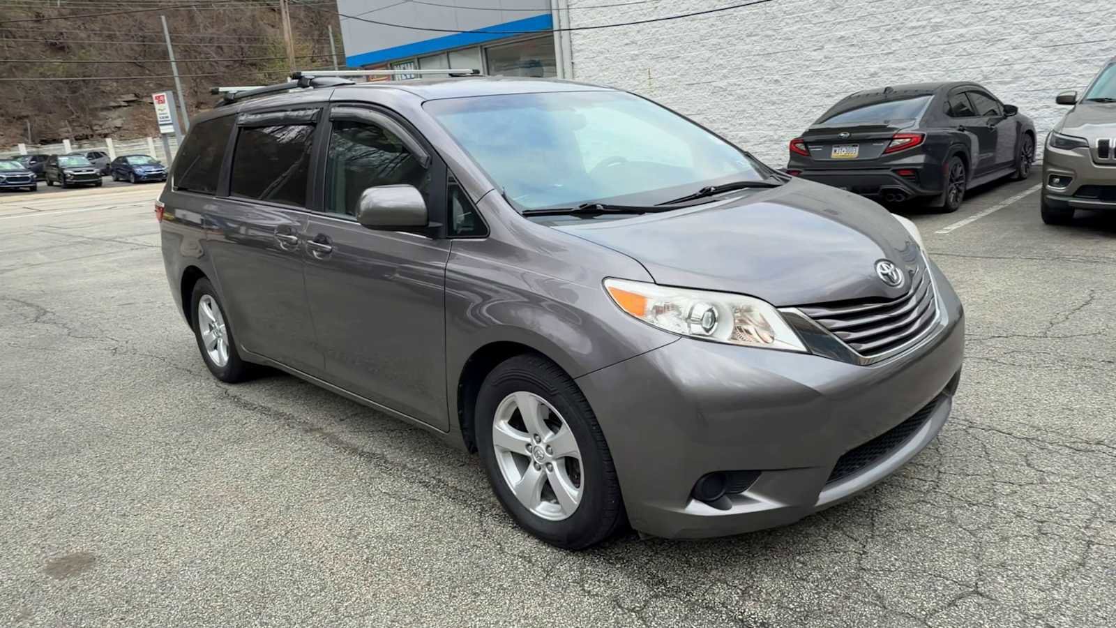 Used 2015 Toyota Sienna LE image 2