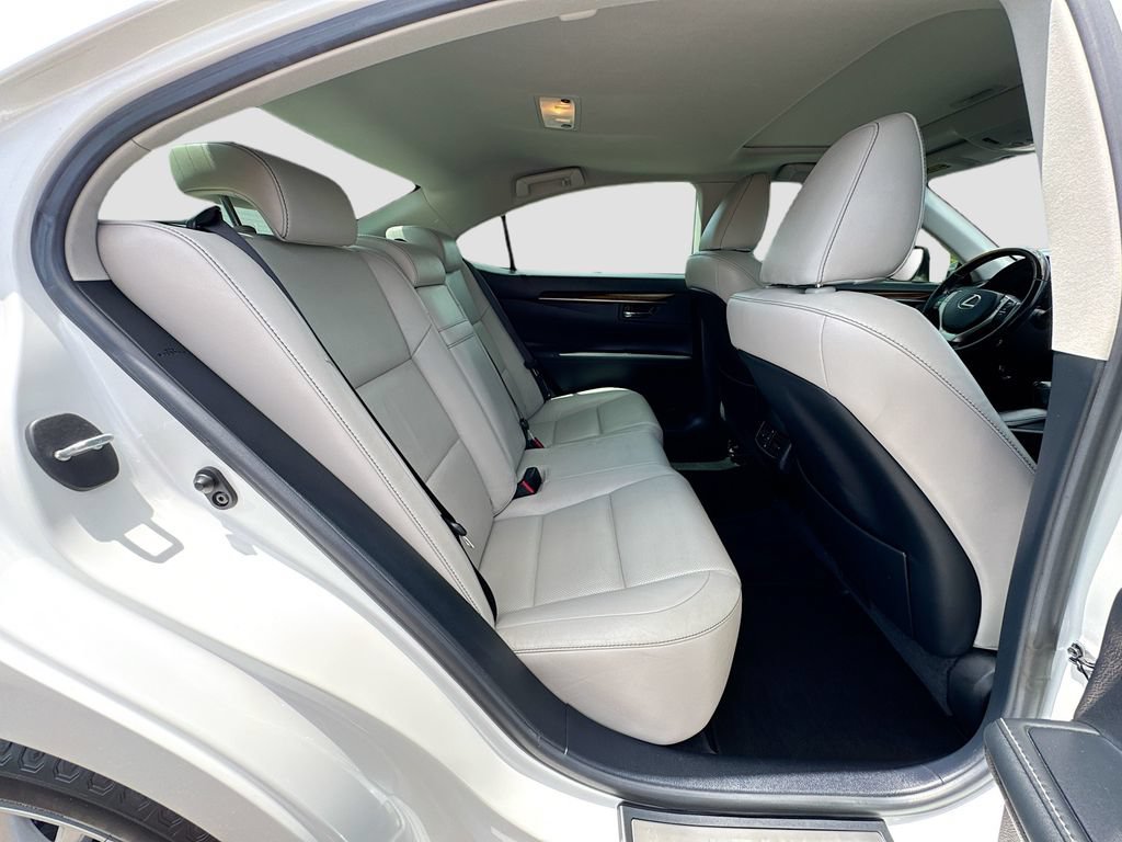 Used 2015 Lexus ES 350 w/ Luxury Package FWD image 28