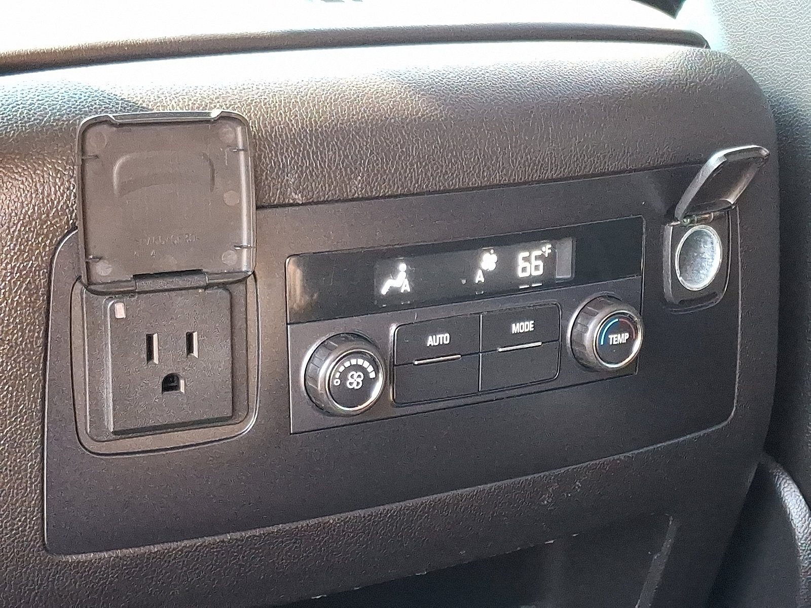 Used 2015 Chevrolet Tahoe LT image 12