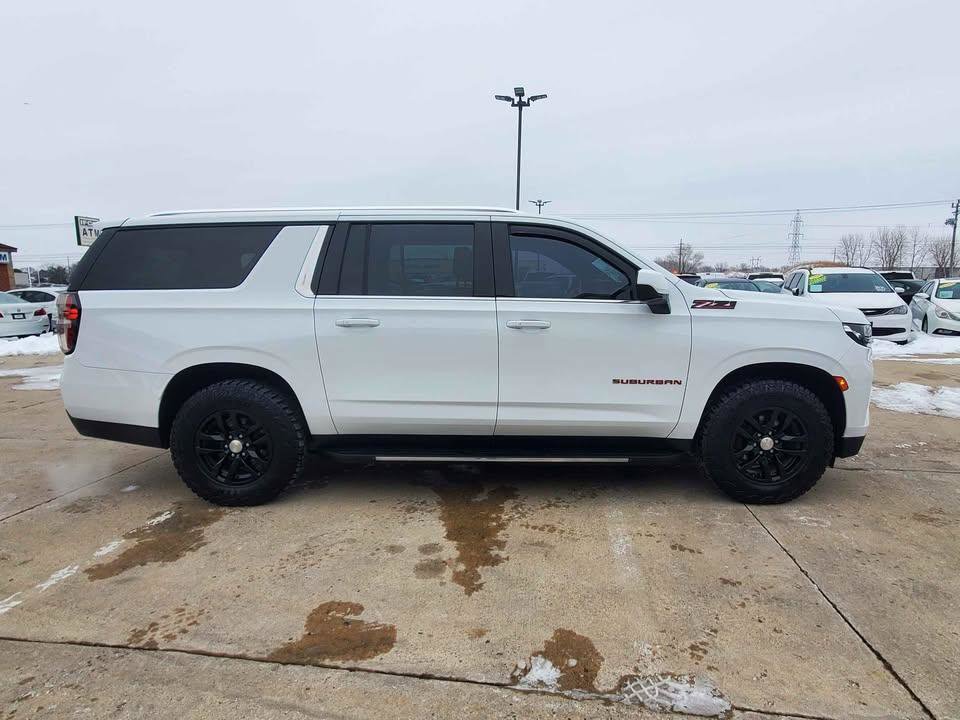 Used 2022 Chevrolet Suburban LT image 4
