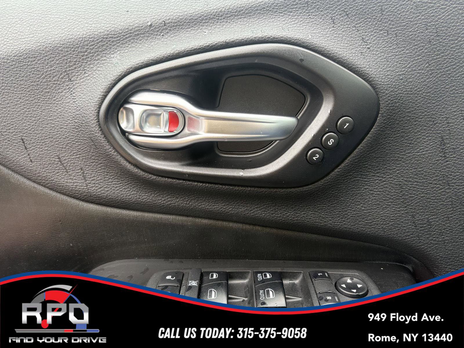 Used 2019 Jeep Cherokee Limited AWD/4WD image 27
