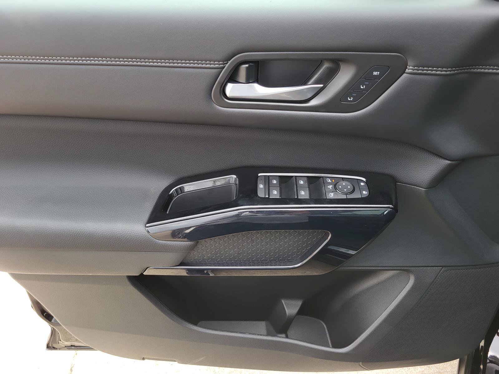 New 2026 Nissan Pathfinder Platinum w/ Cargo Package FWD image 19