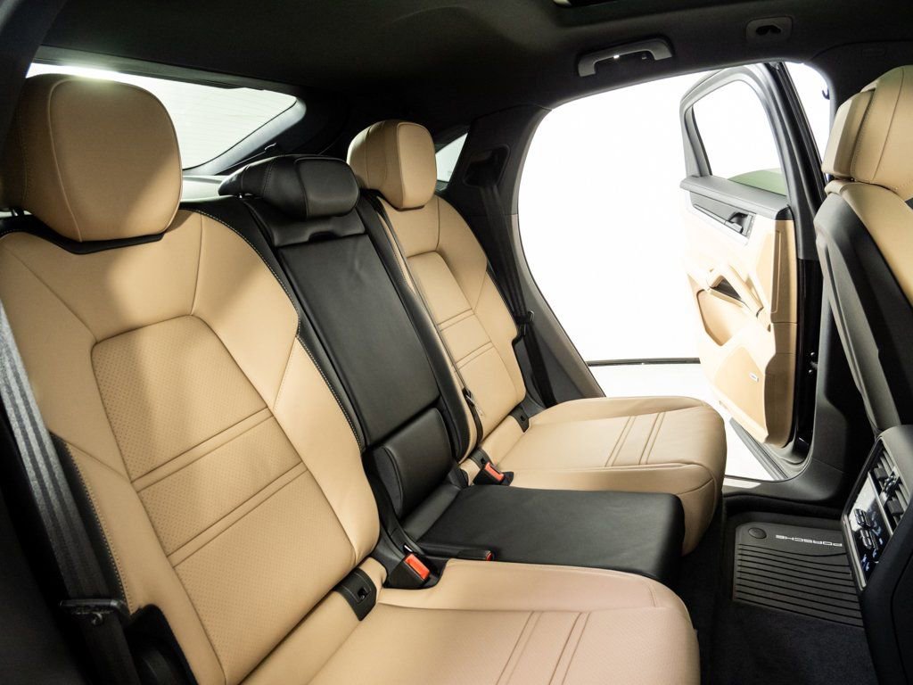 New 2026 Porsche Cayenne Coupe image 23