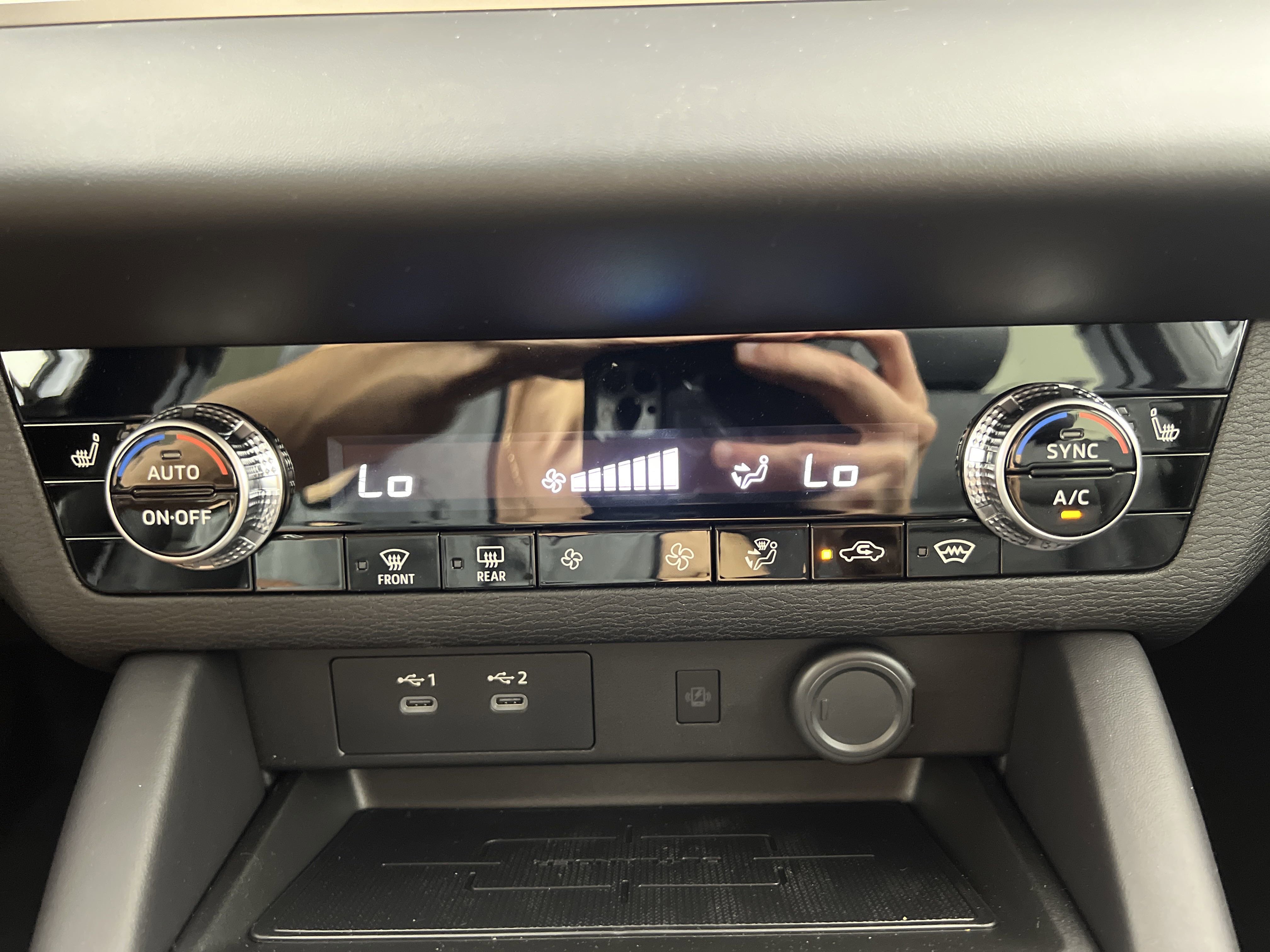 New 2025 Mitsubishi Outlander SE image 24
