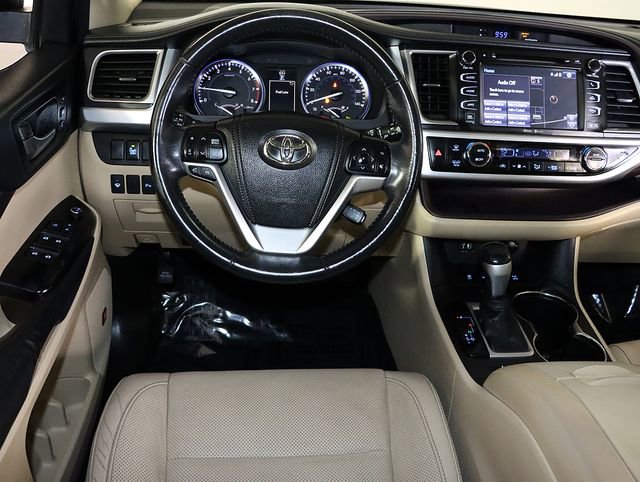 Used 2015 Toyota Highlander Limited image 3