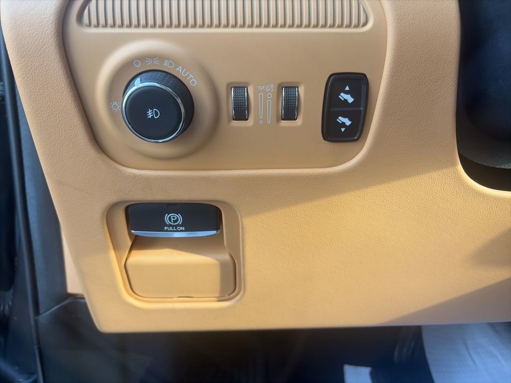 Used 2022 Jeep Grand Wagoneer Series III image 16