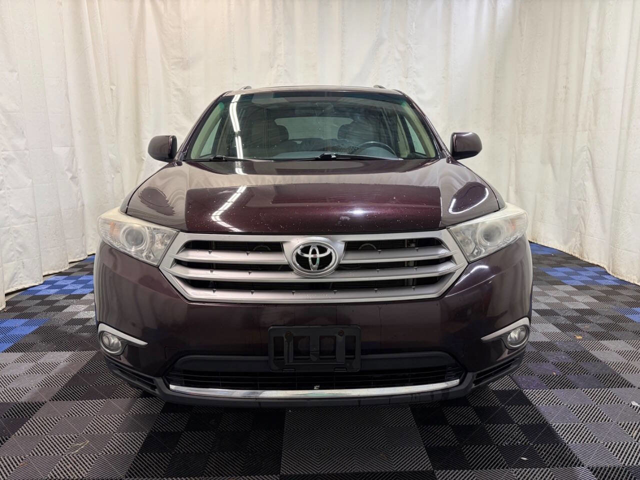 Used 2011 Toyota Highlander SE w/ Tow Pkg AWD/4WD image 4