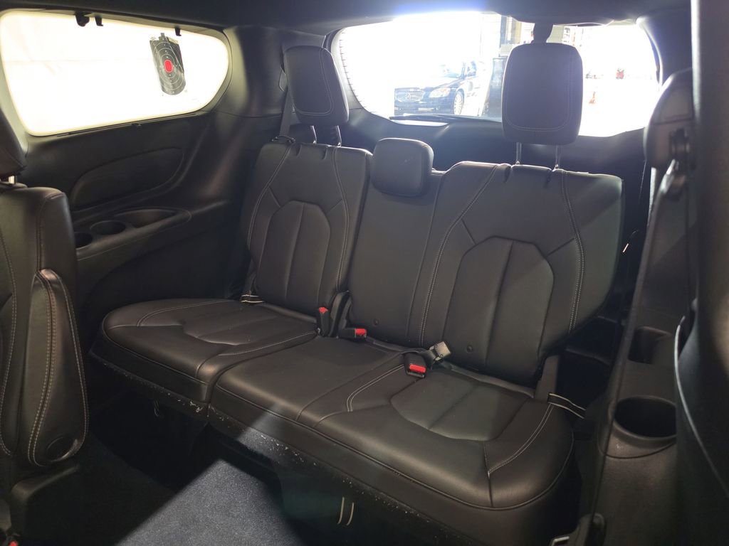 Used 2020 Chrysler Pacifica Touring-L w/ S Appearance Package image 24