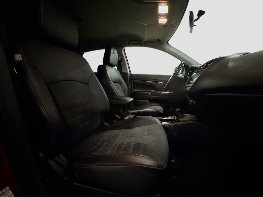 Used 2018 Mitsubishi Outlander Sport SE image 32