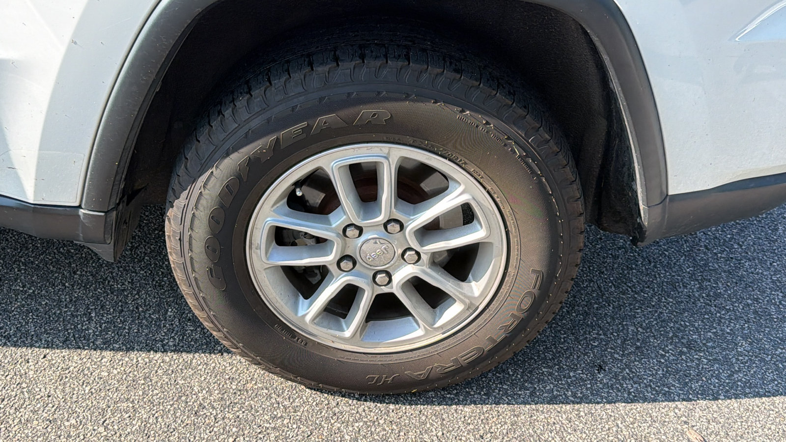 Used 2020 Jeep Grand Cherokee Laredo RWD image 12