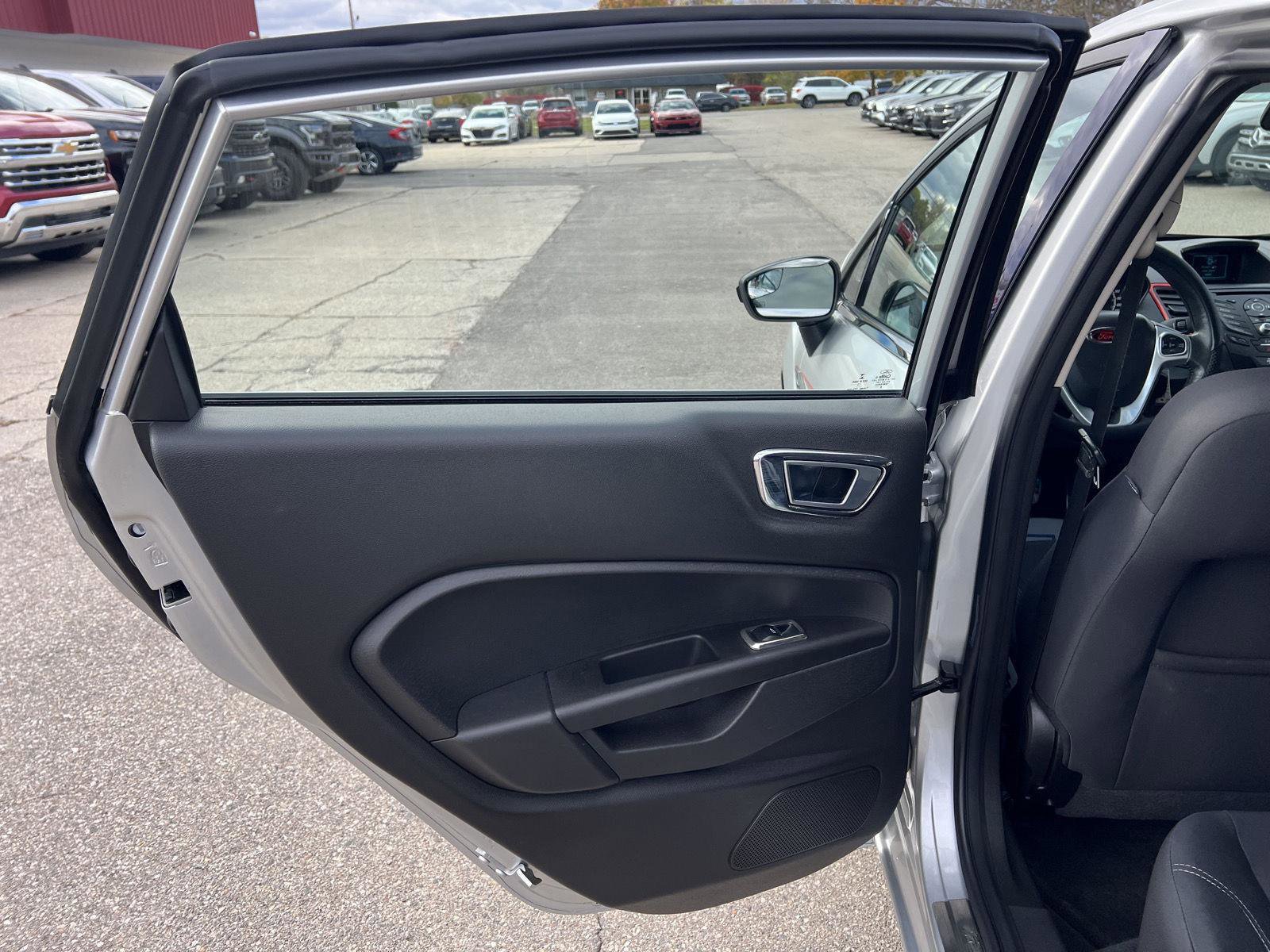 Used 2016 Ford Fiesta SE w/ SE Black Package image 20