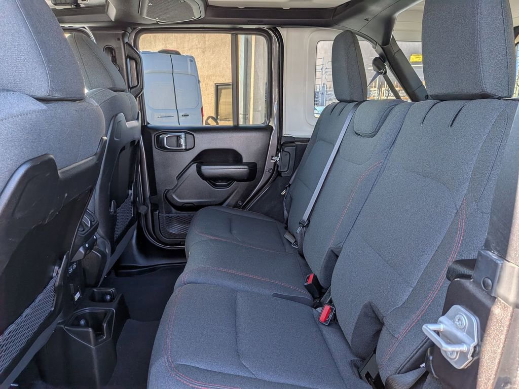 Used 2025 Jeep Wrangler Unlimited Rubicon image 26