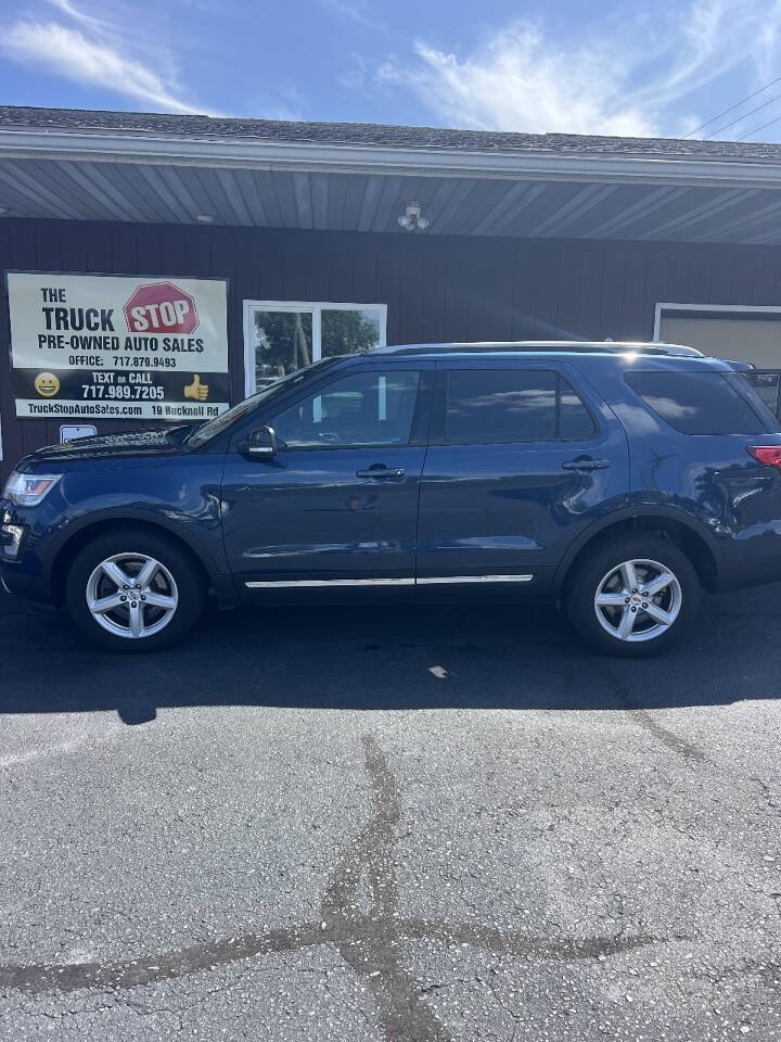 Used 2017 Ford Explorer XLT AWD/4WD image 2