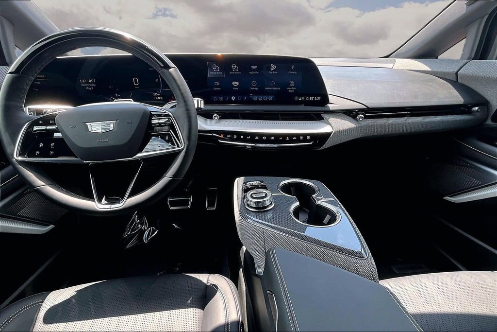 Used 2025 Cadillac Optiq Sport 2 AWD/4WD image 7