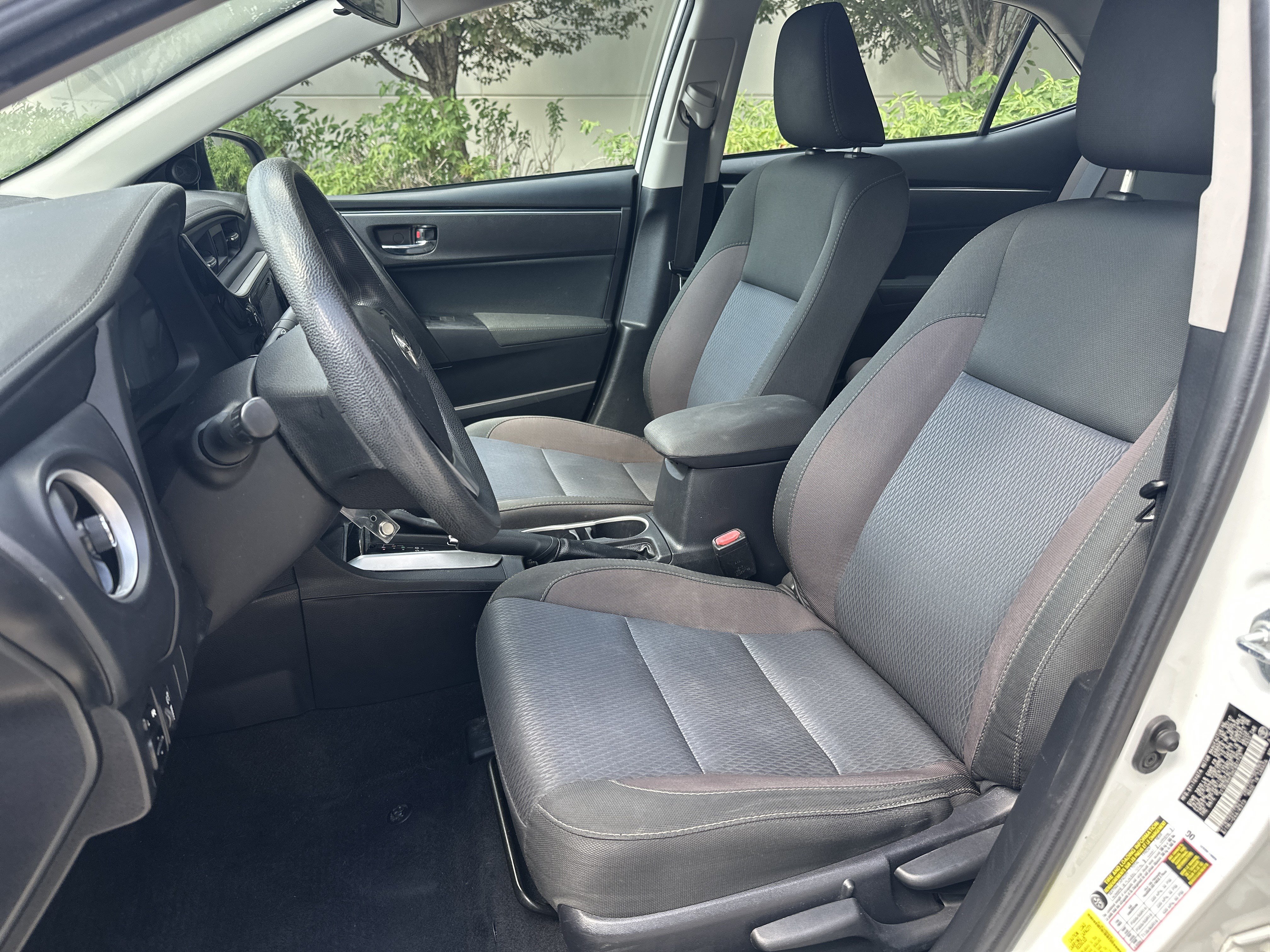 Used 2017 Toyota Corolla LE FWD image 15