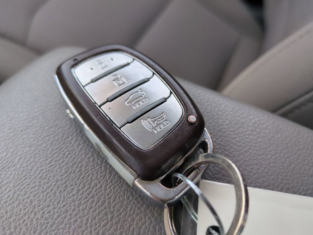 Used 2020 Hyundai Elantra Value Edition FWD image 36