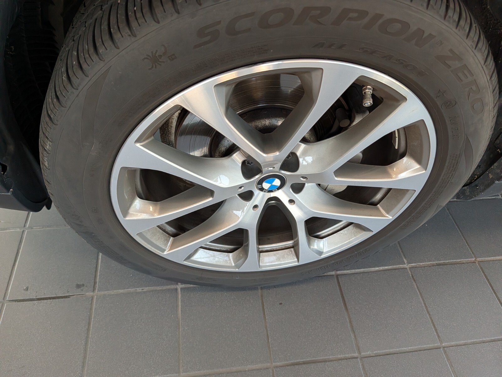 Used 2021 BMW X5 xDrive40i w/ Premium Package AWD/4WD image 9