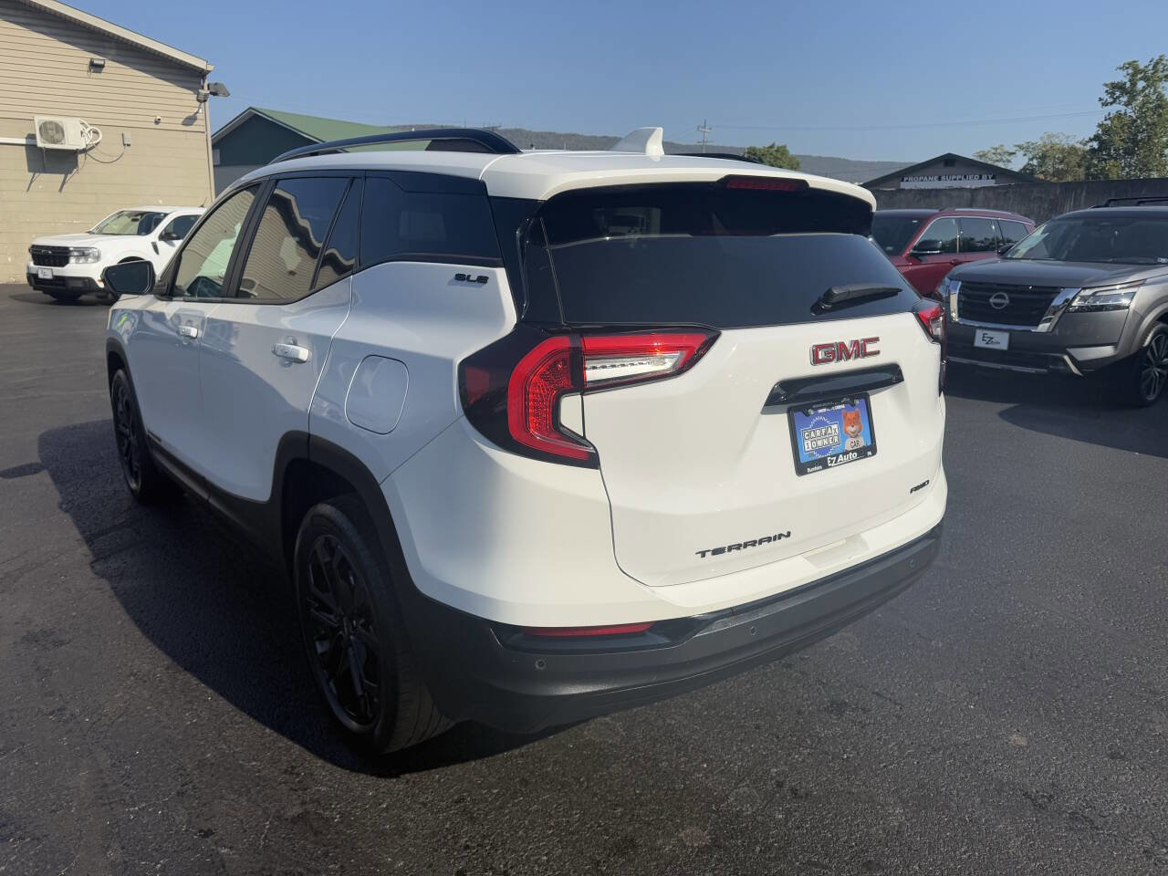 Used 2022 GMC Terrain SLE w/ Driver Convenience Package image 8