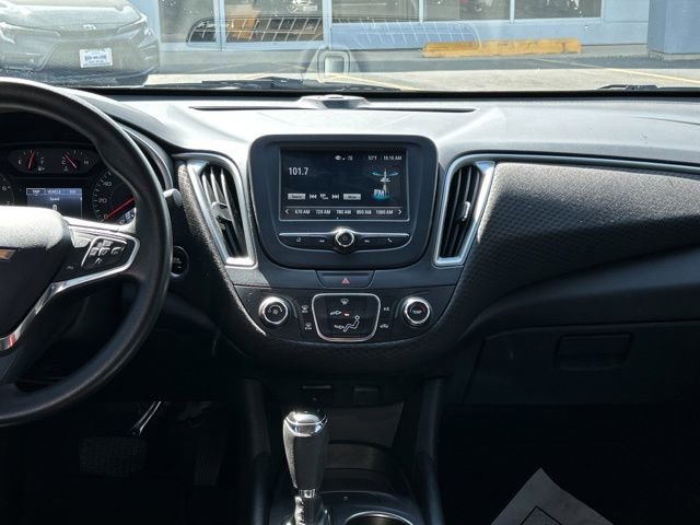 Used 2017 Chevrolet Malibu LS FWD image 17