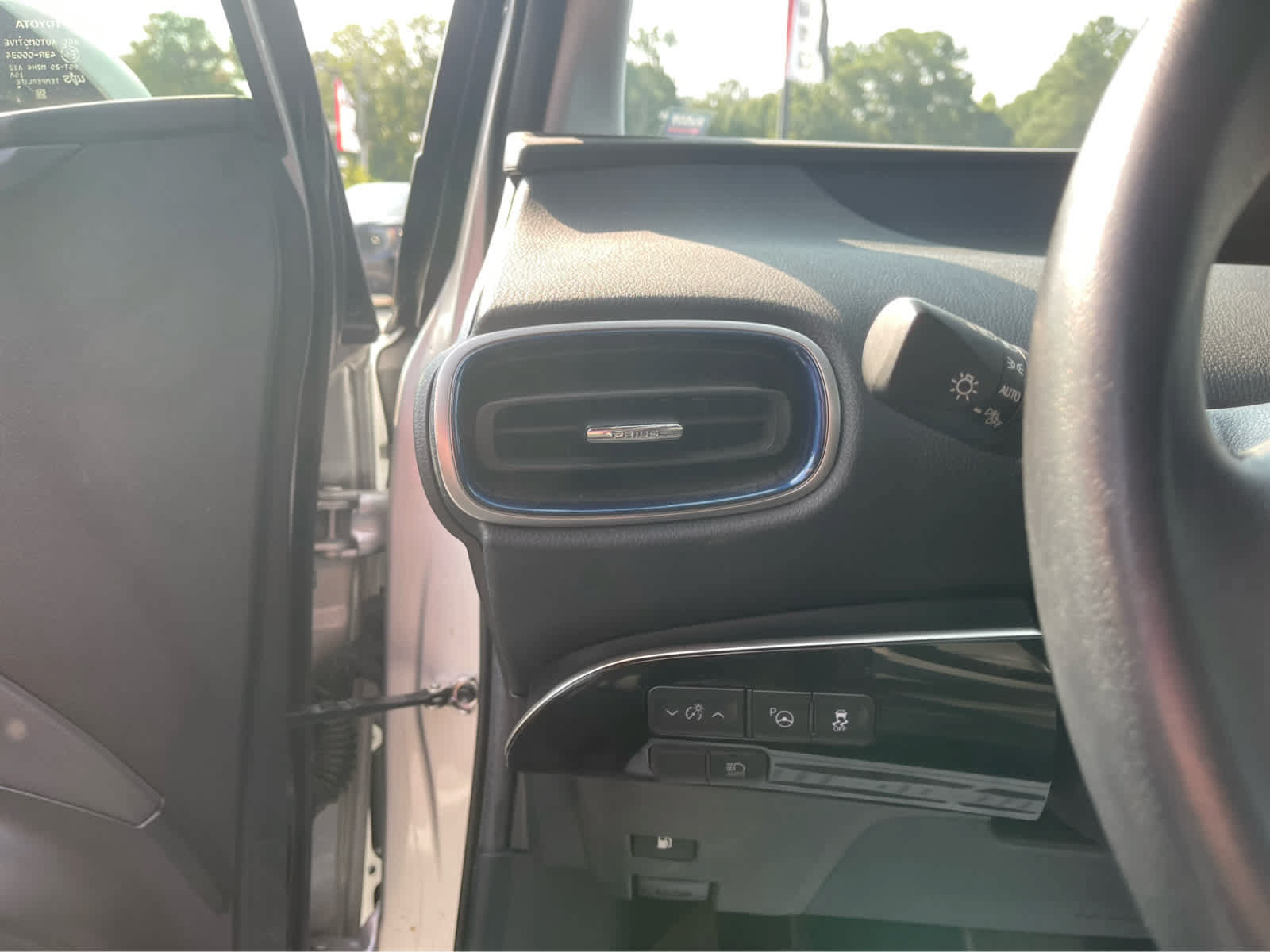 Used 2017 Toyota Prius Four Touring w/ Appearance Package FWD image 14