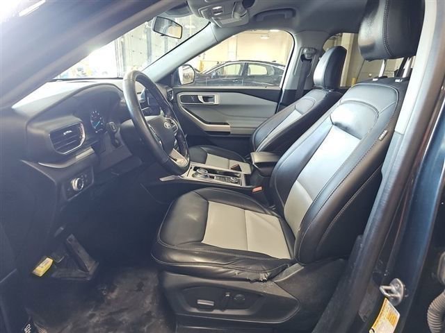 Used 2022 Ford Explorer XLT w/ Equipment Group 202A AWD/4WD image 3