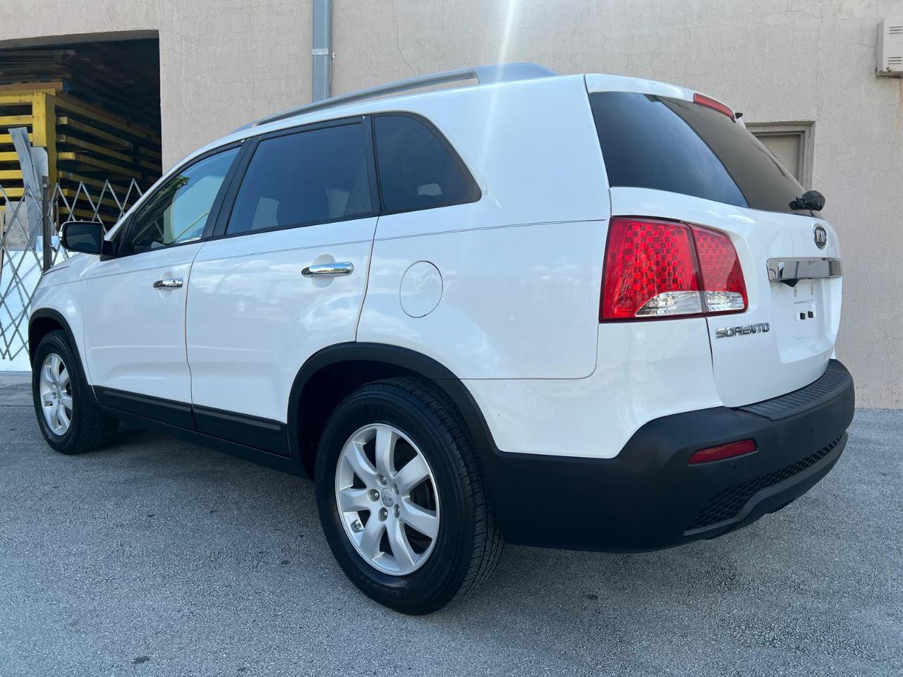 Used 2013 Kia Sorento LX w/ Convenience Pkg FWD image 3